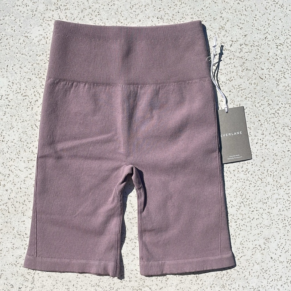 Everlane High Waisted The Seamless Bike Short in Purple Lilac